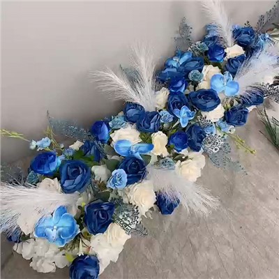 Blå og hvite bryllupsblomster