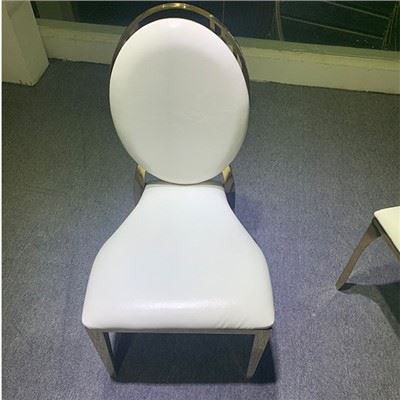 Stoler i rustfritt stål og skinn