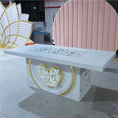 Søt hjertebord til bryllup