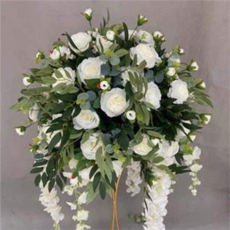 Hvite roser og grønnsaker