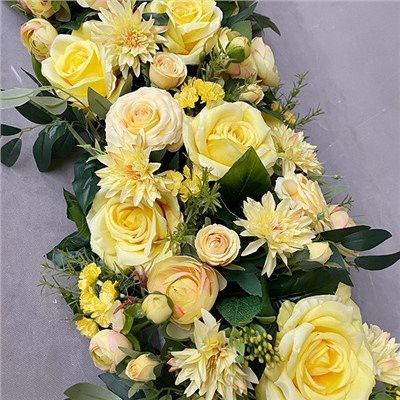 Gul blomsterbordløper