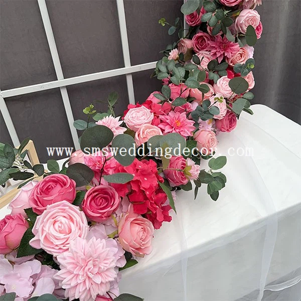 long table flower arrangement