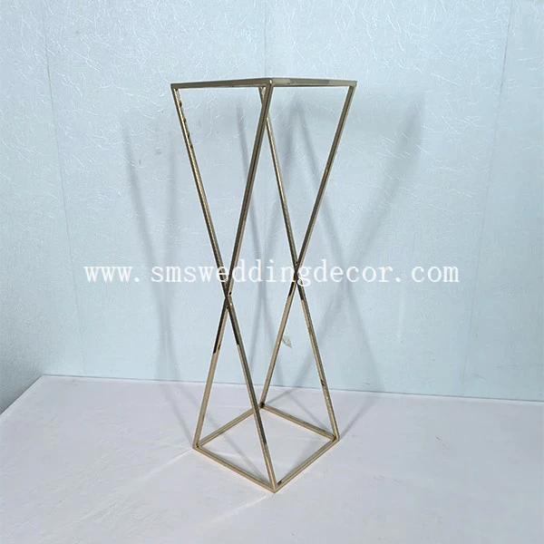 gold metal stands for centerpieces