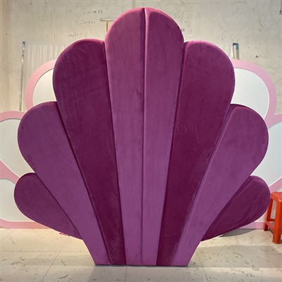 Stativ for rund bakteppe i fløyel